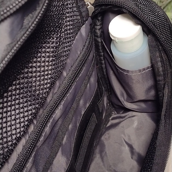 Swiss Gear Hanging Travel Toiletry Case - Picture 15 of 16